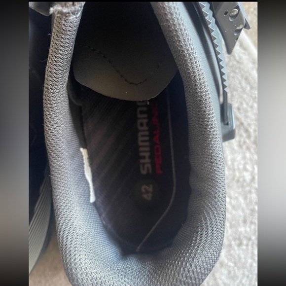 Shimano Spin Shoes with Clips/Cleat! Great Condition! - Picture 6 of 7